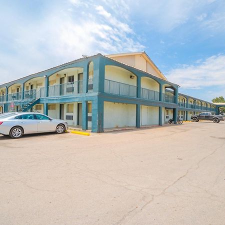Oyo Hotel Midland Bagian luar foto