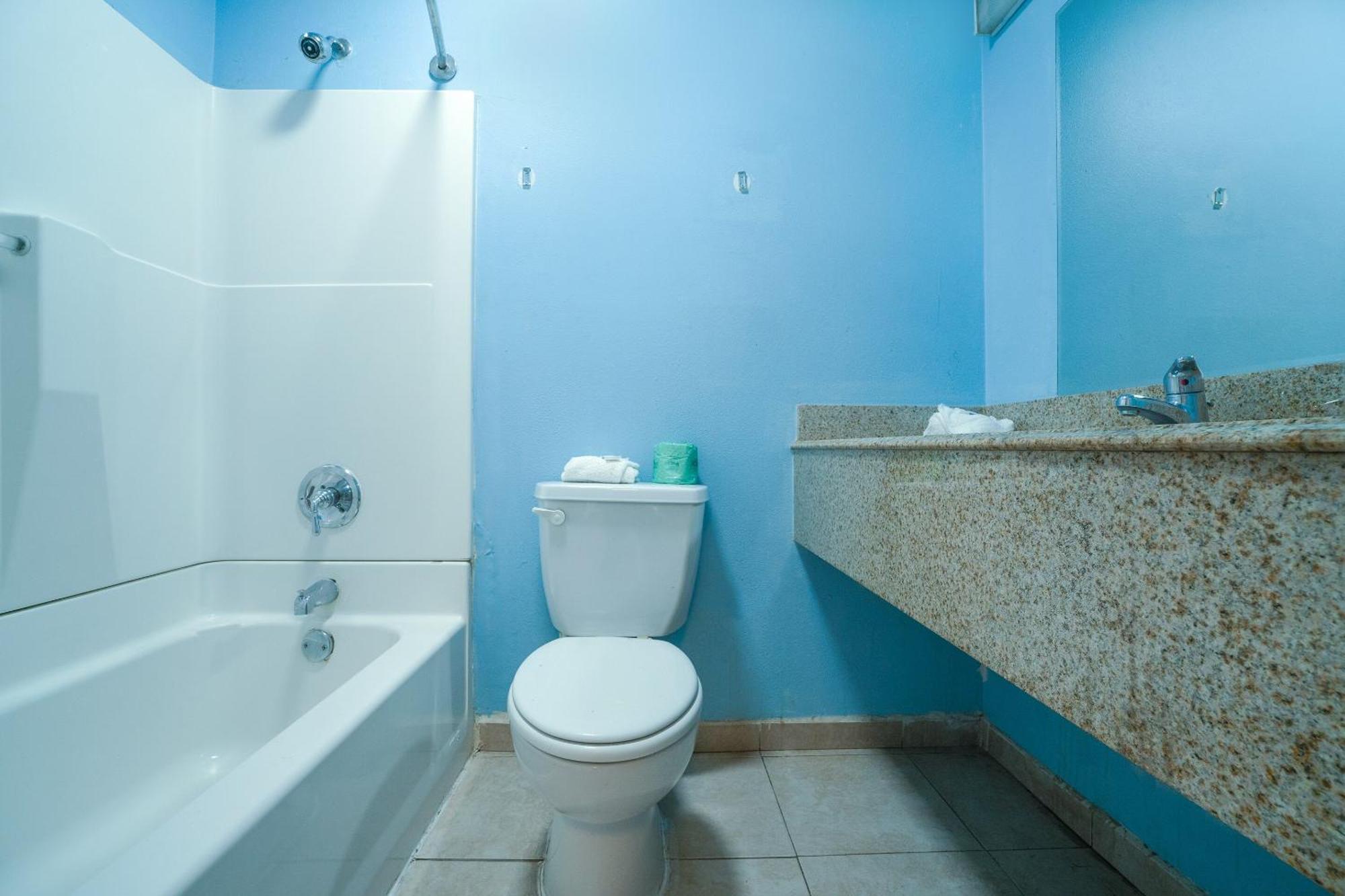 Oyo Hotel Midland Bagian luar foto