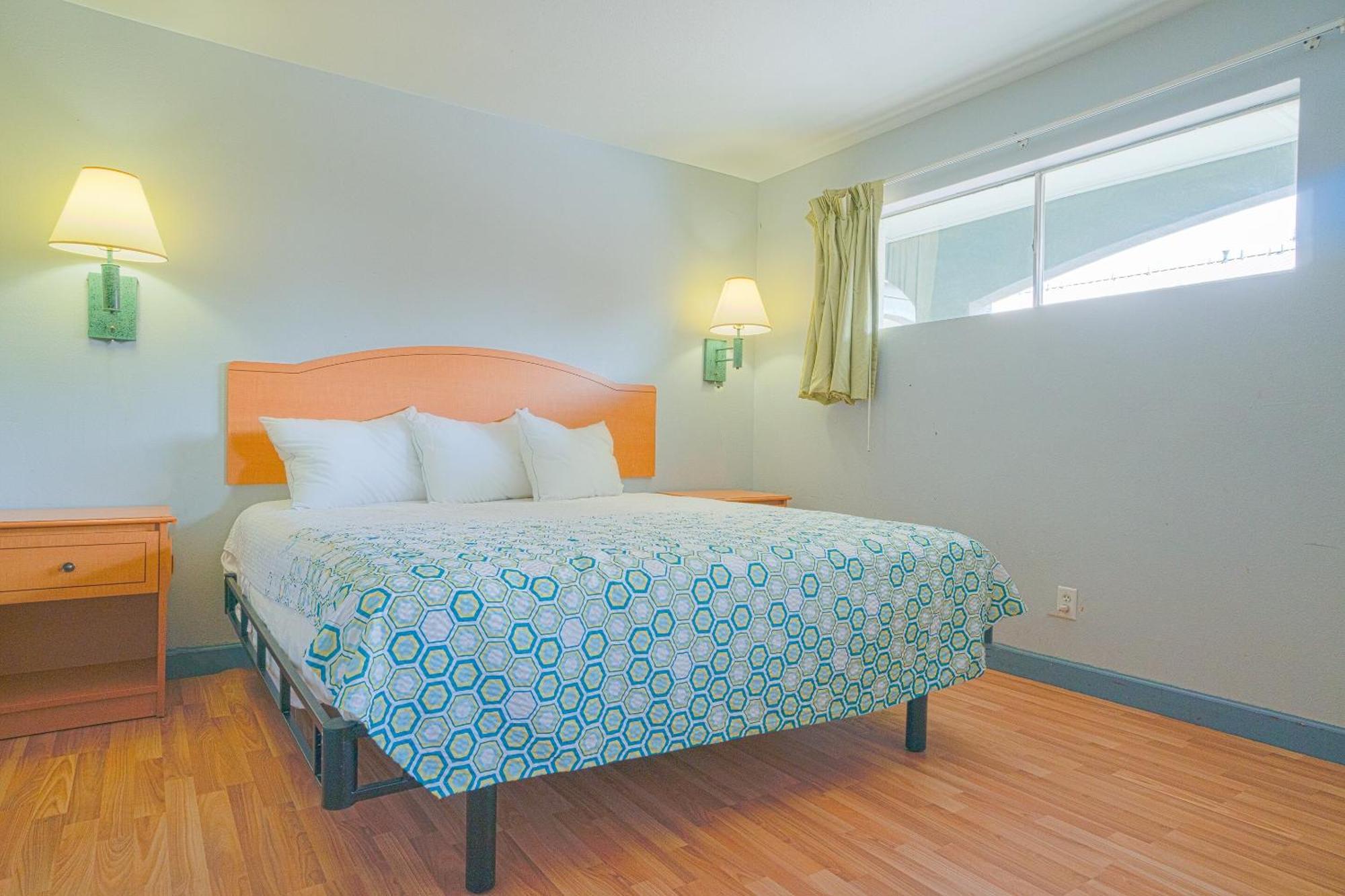 Oyo Hotel Midland Bagian luar foto