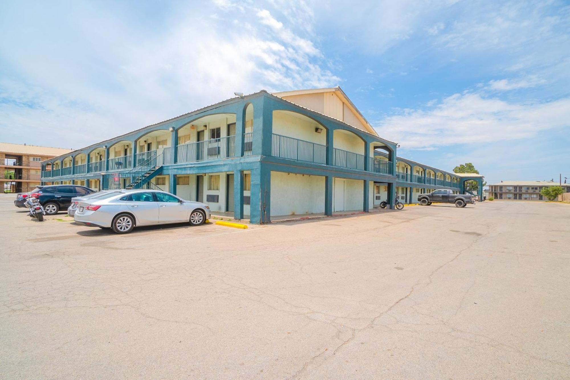 Oyo Hotel Midland Bagian luar foto