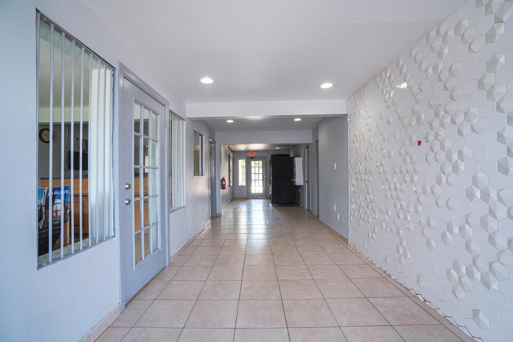 Oyo Hotel Midland Bagian luar foto