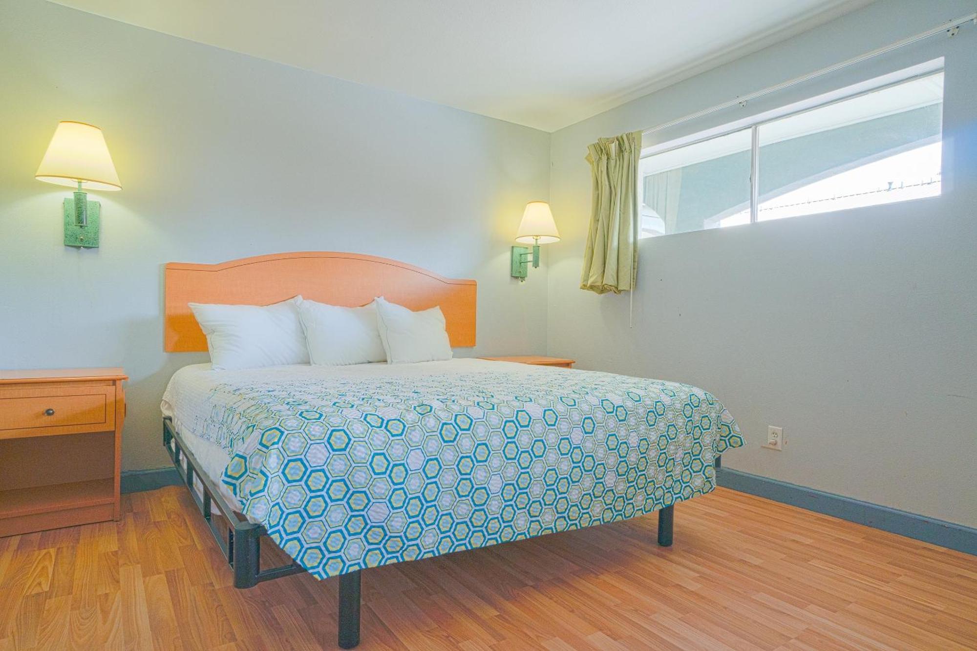 Oyo Hotel Midland Bagian luar foto