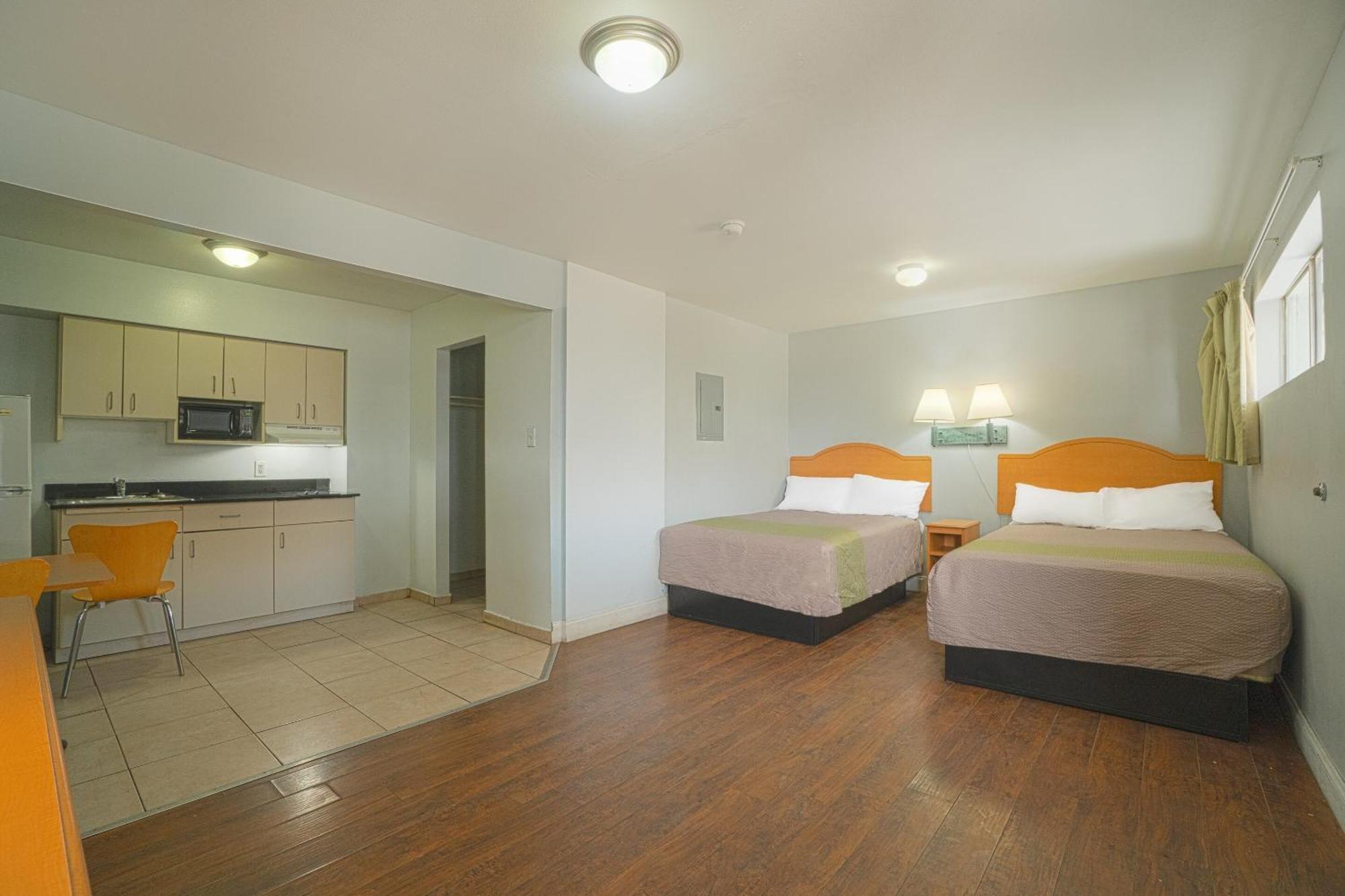 Oyo Hotel Midland Bagian luar foto