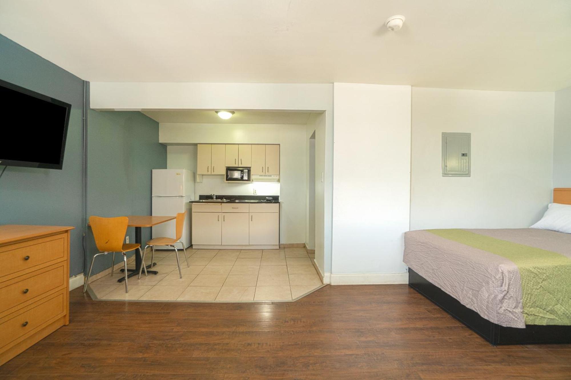 Oyo Hotel Midland Bagian luar foto