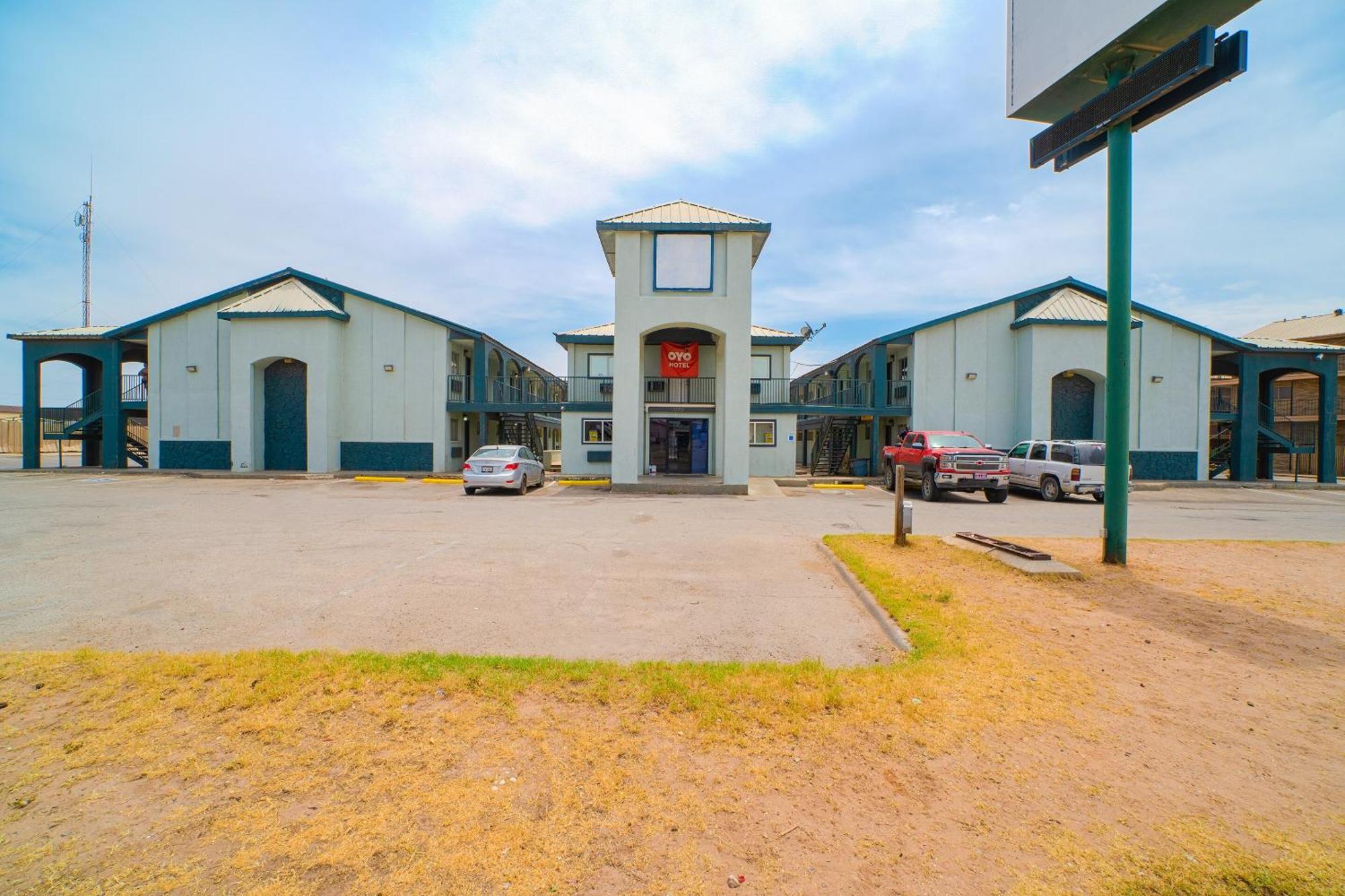 Oyo Hotel Midland Bagian luar foto