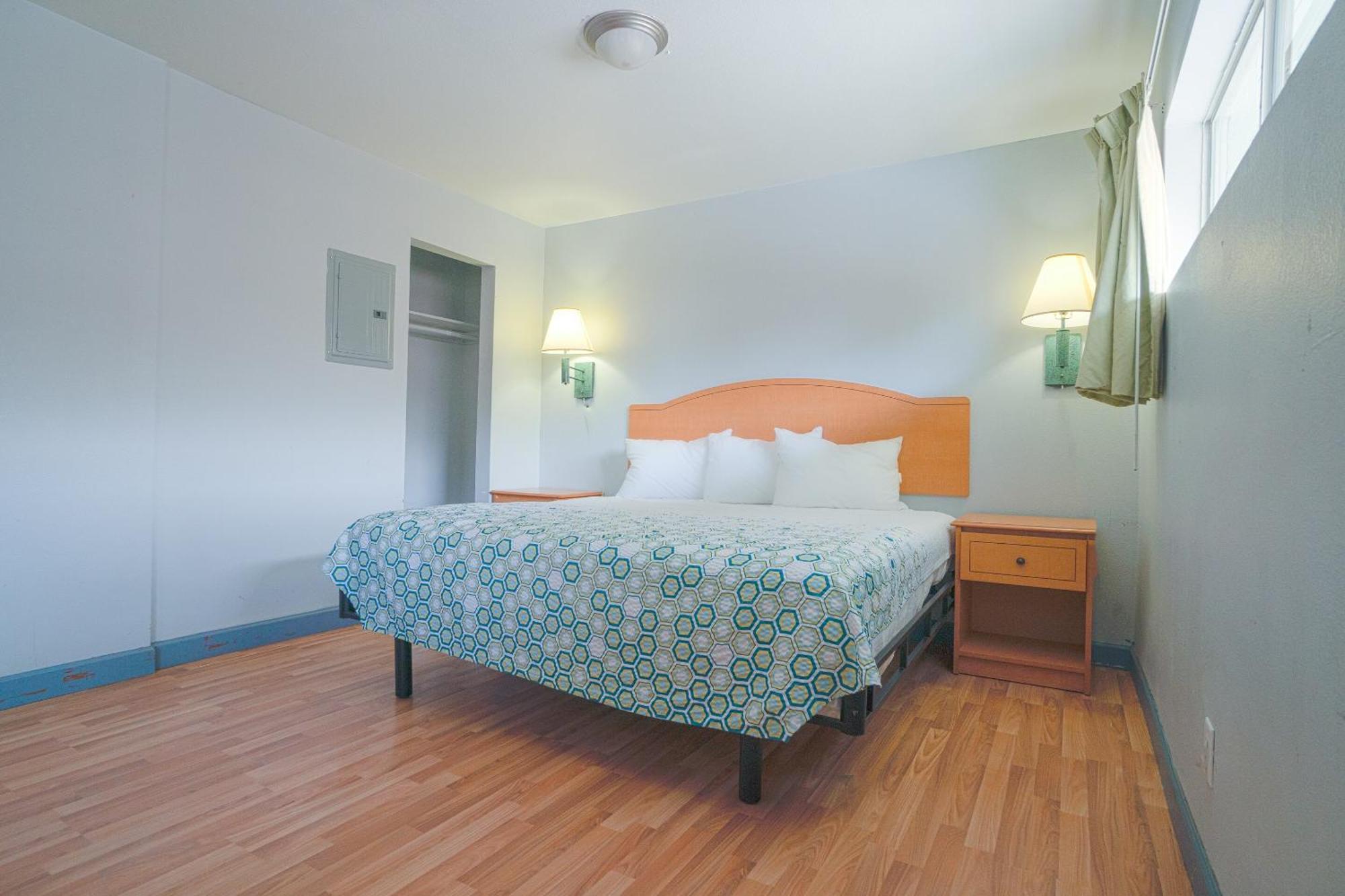 Oyo Hotel Midland Bagian luar foto