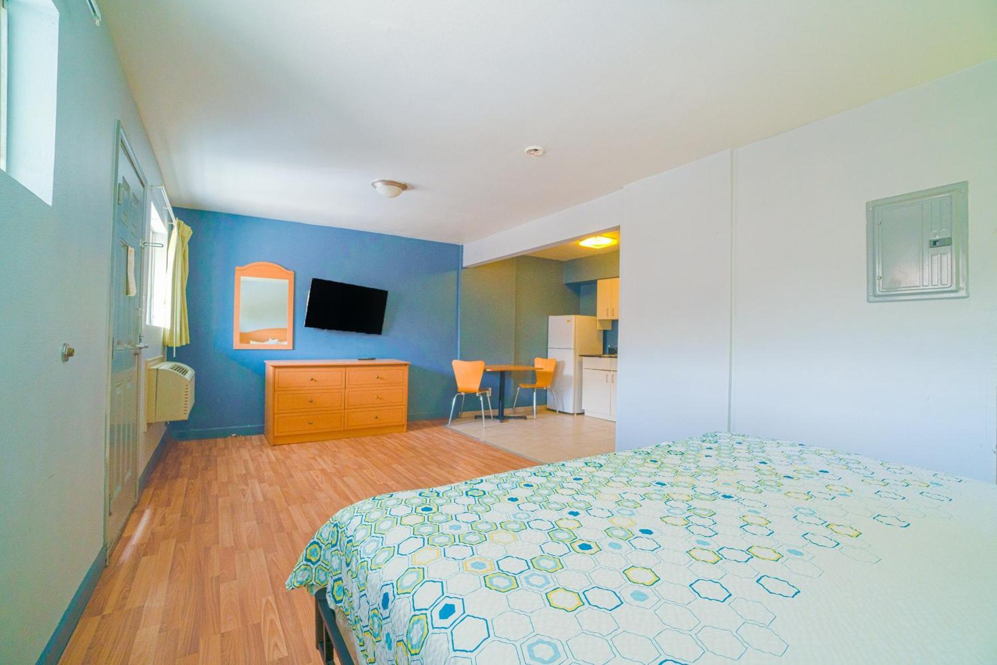 Oyo Hotel Midland Bagian luar foto